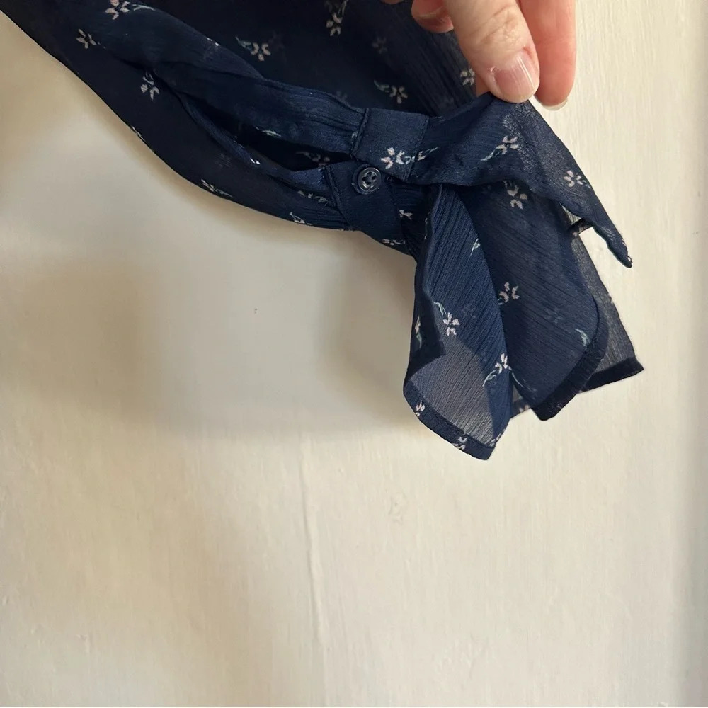 Lucky Brand Top Womens Size M Dark Blue Floral Boho Peasant Button Flowy Blouse - Picture 5 of 13